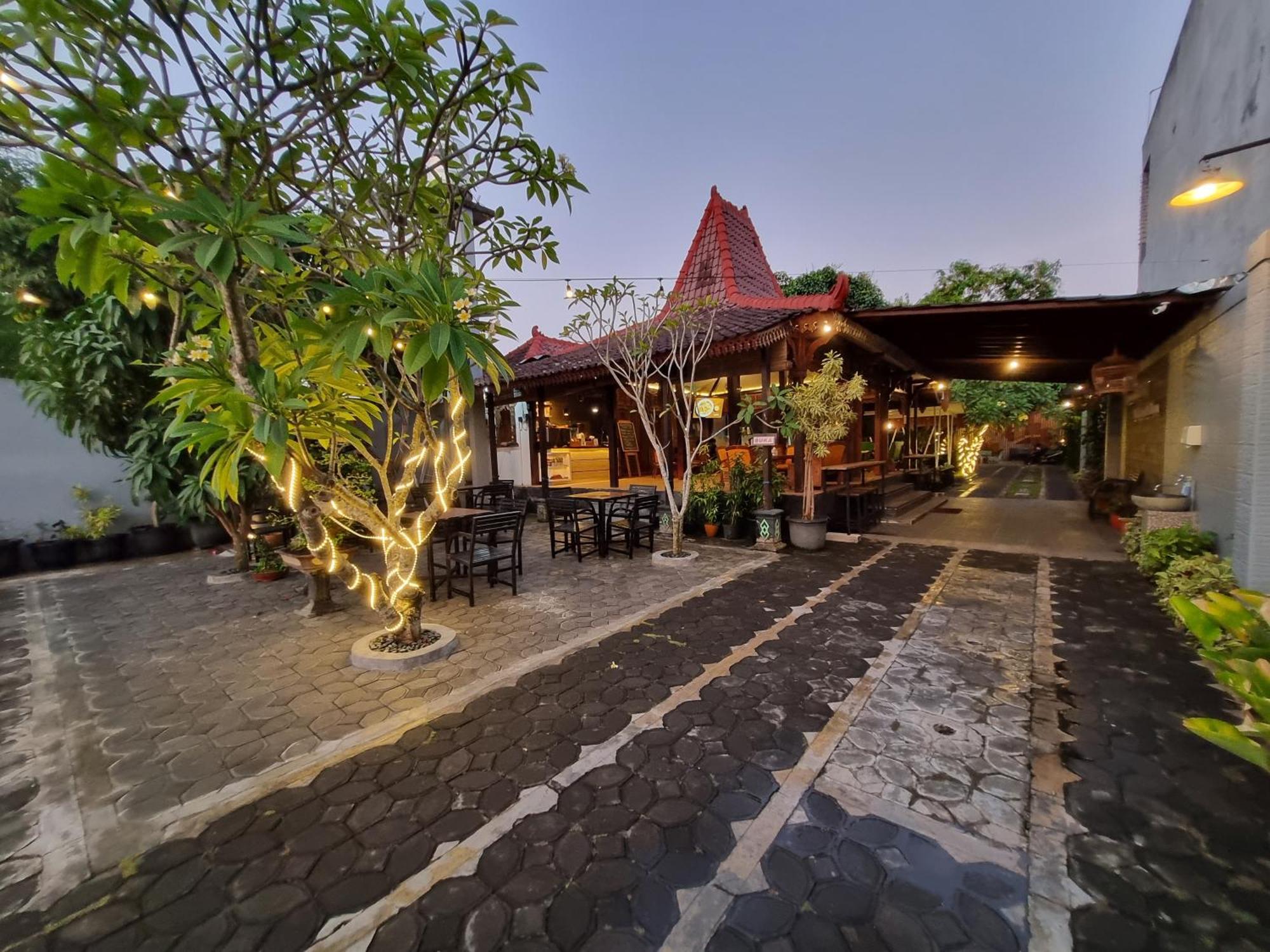 Hotel Omah Nayan à Maguwo Extérieur photo